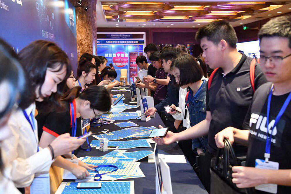 嘉賓聽(tīng)眾簽到 有序進(jìn)入會(huì)議現(xiàn)場(chǎng)