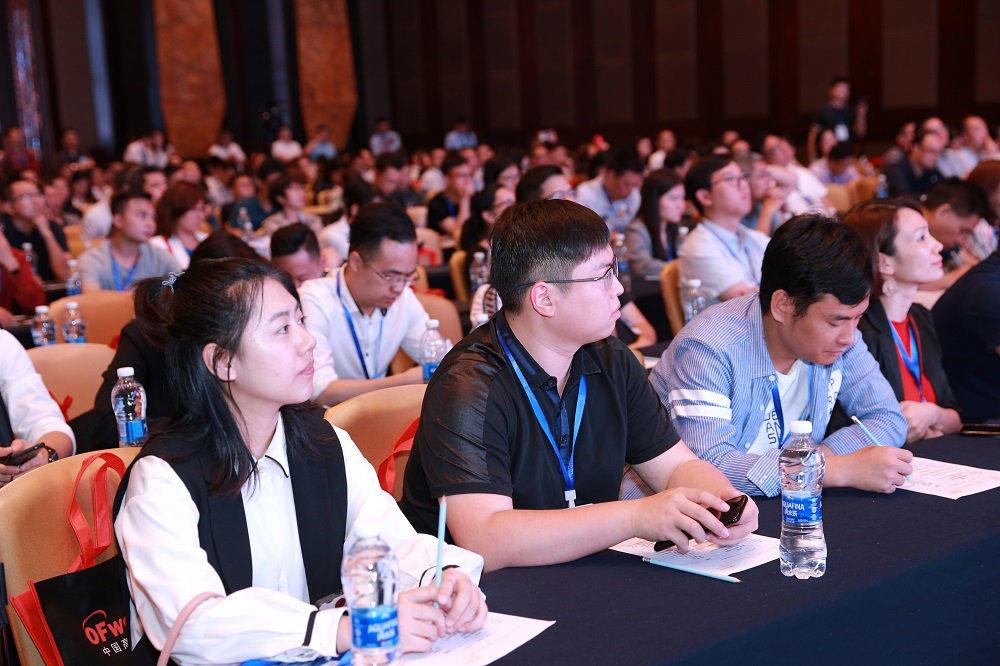 論壇現(xiàn)場(chǎng)觀眾認(rèn)真聽(tīng)講